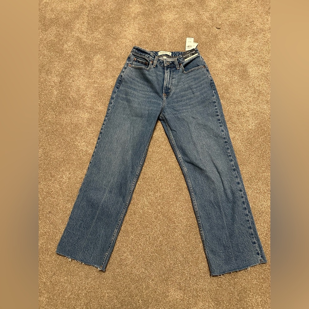 NWT Abercrombie and Fitch Vintage High Rise Straight Jeans- Curve Love